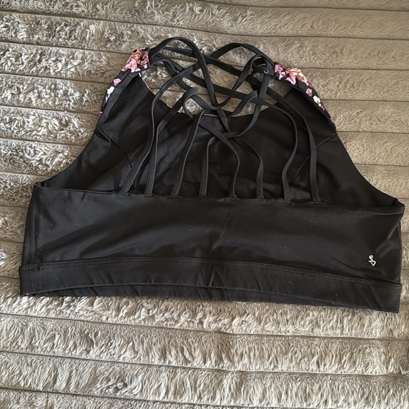 Torrid Active Sports bra like new Size 4 - Picture 2 of 3